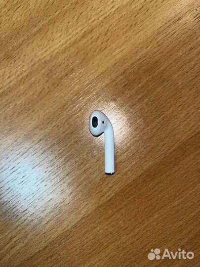 Наушники AirPods второго поколения