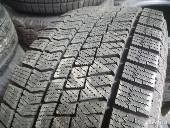 Bridgestone Blizzak VRX2 245/45 R17 99Q