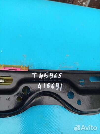 Стеклоподъемник задний правый Land Rover Range Ro