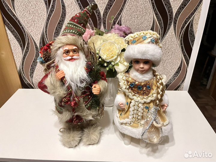 Дед Мороз и Снегурочка под ёлку