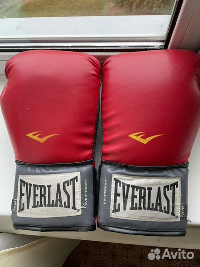 Боксерские перчатки 14 oz