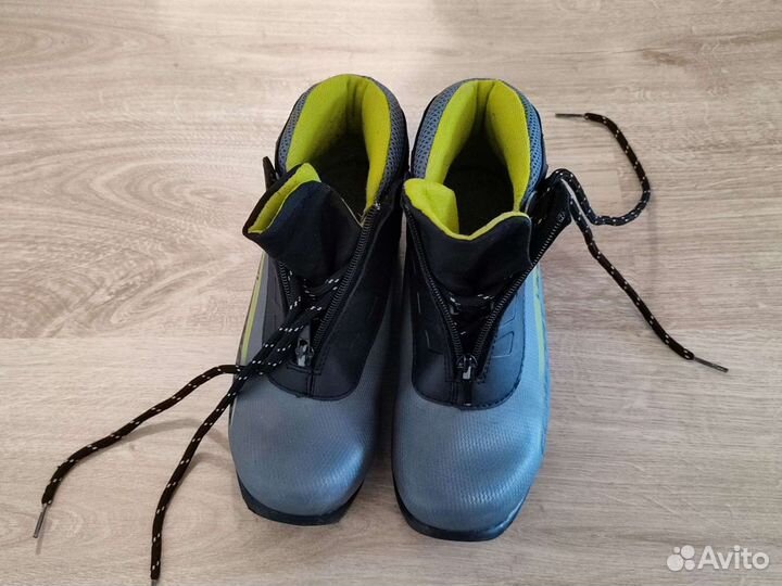 Лыжные ботинки детские 35 размер