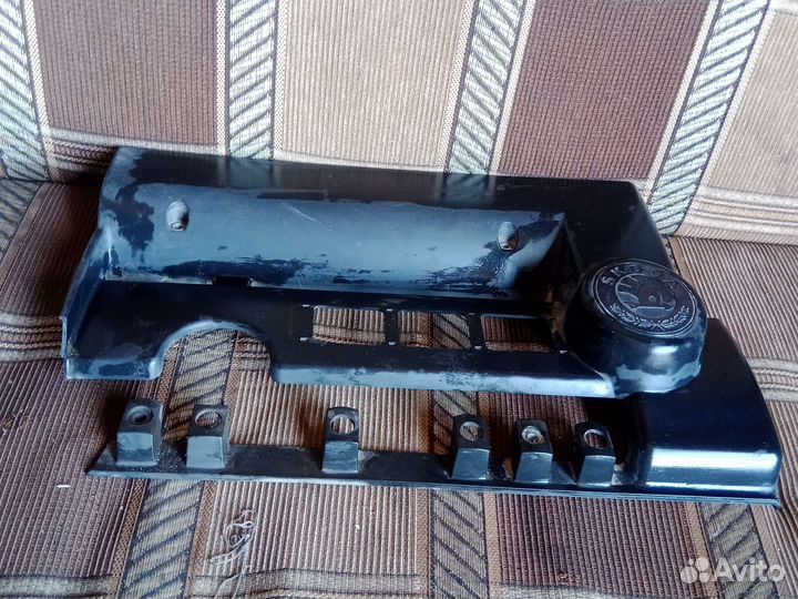 Крышка двигателя гольф бора Октавия 1.4