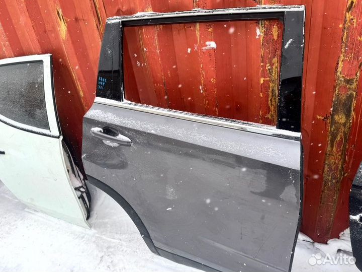 Задняя левая дверь Toyota Highlander 3