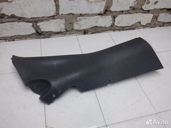 Обшивка стойки задней Focus 1