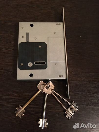 Замок для металлических дверей