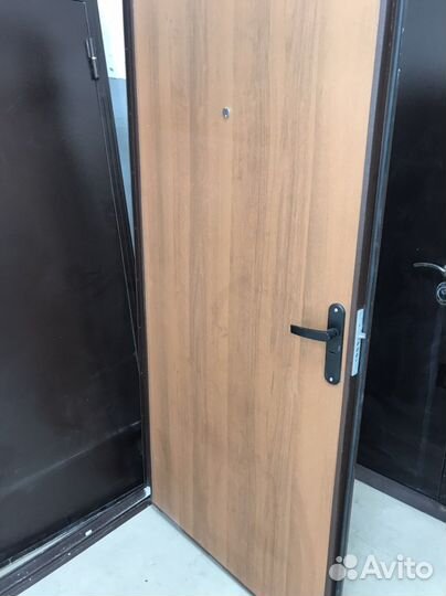 Дверь входная металлическая 12 штук