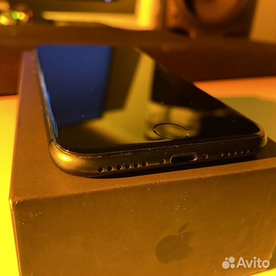 iPhone 8, 64 ГБ