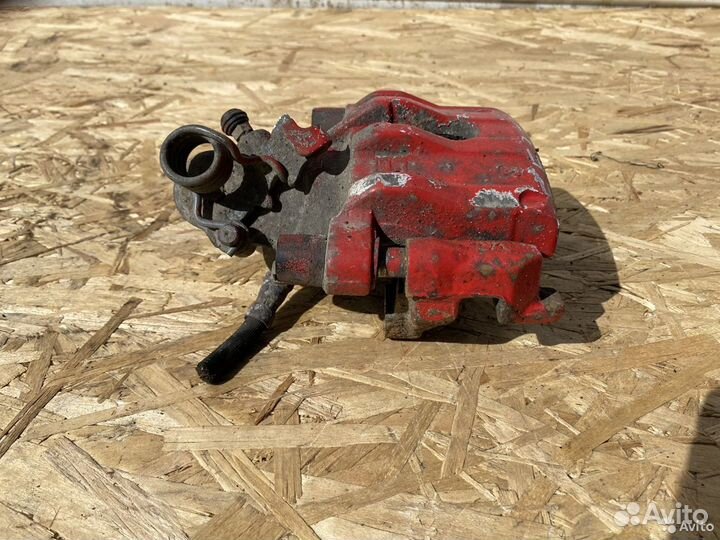 Тормозной суппорт задний левый Ford Focus 3