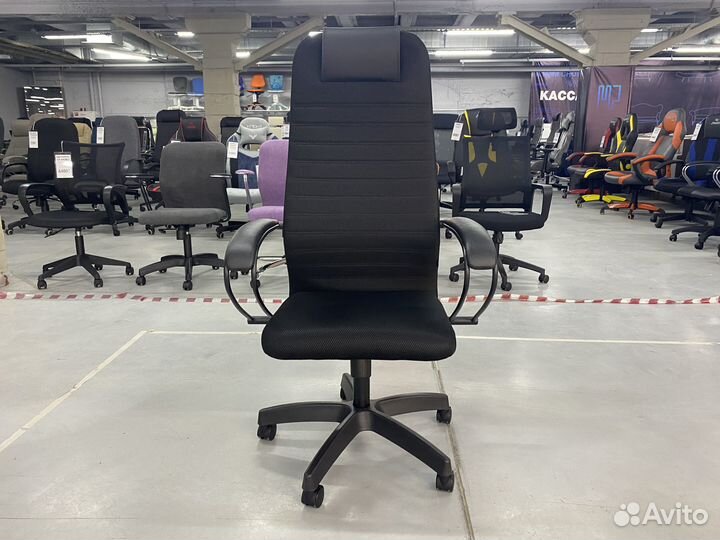 Офисное кресло