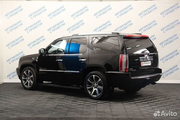 Cadillac Escalade, 2011