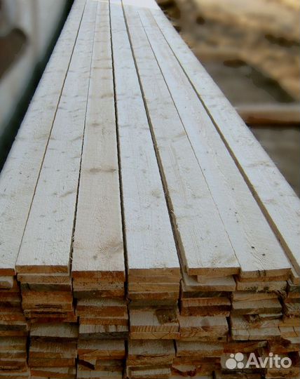 Строительные материалы: доски из лиственницы