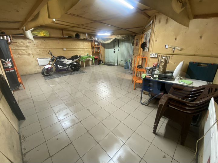 Гараж, > 30 м²