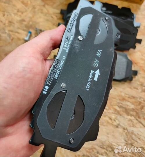 Тормозные колодки передние 4M0698151BK 4M0698151AJ