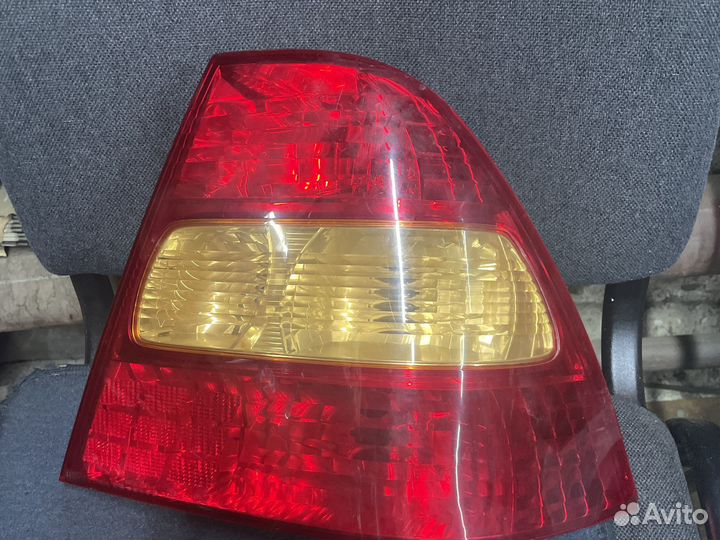 Стоп сигнал правый 00-02 год Toyota Corolla