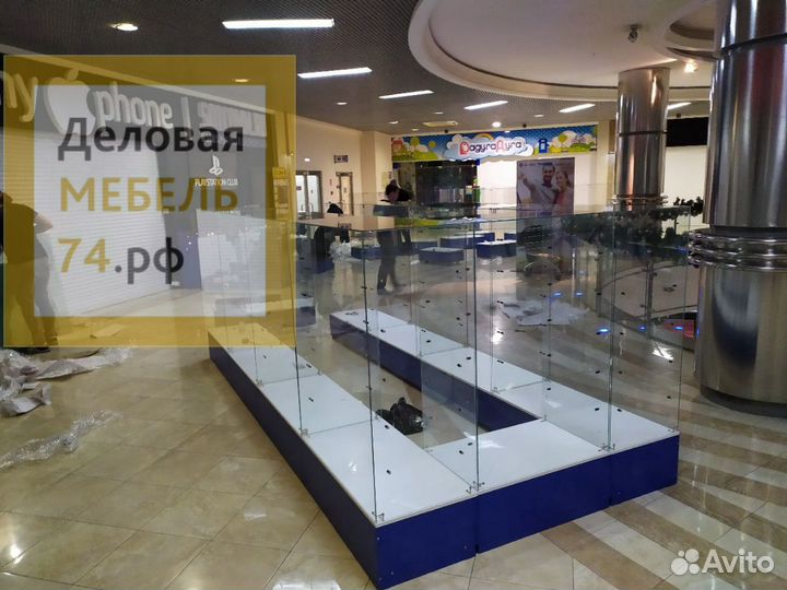 Торговый остров ; стеклянные витрины