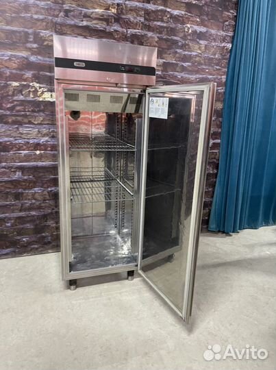 Холодильный шкаф