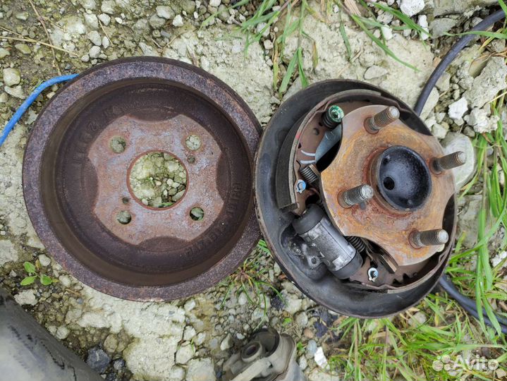 Ступицы, пружины, балка