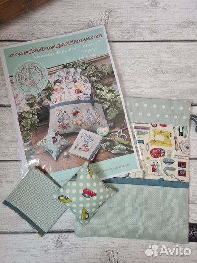Парижские вышивальщицы/Набор для вышивания крестом