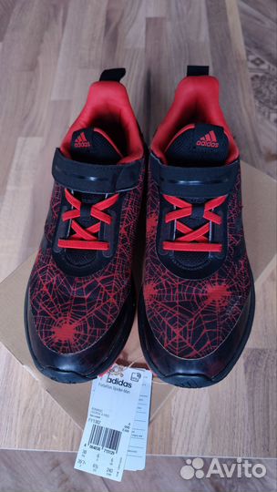 Кроссовки adidas Marvel