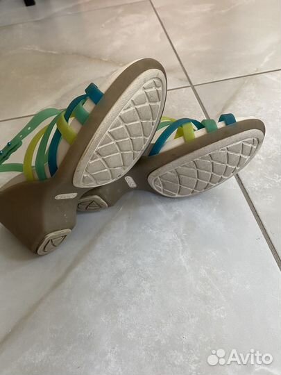 Crocs босоножки 37