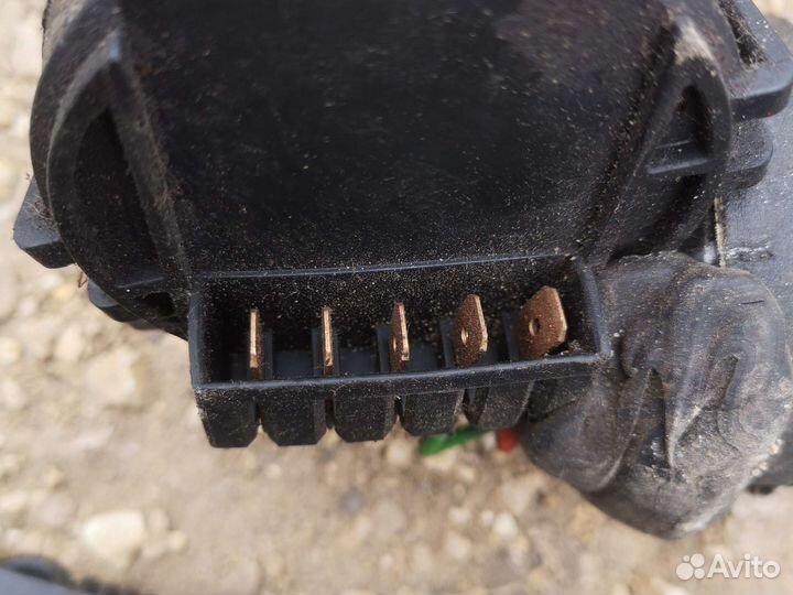 Мотор поводок Passat В5