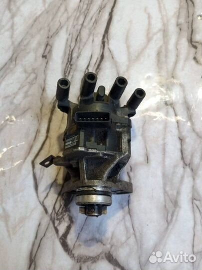 Распределитель зажигания (трамблер) Mazda 323 BA