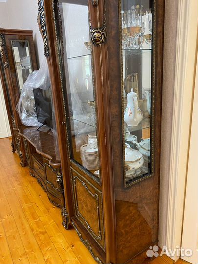 Шкаф витрина