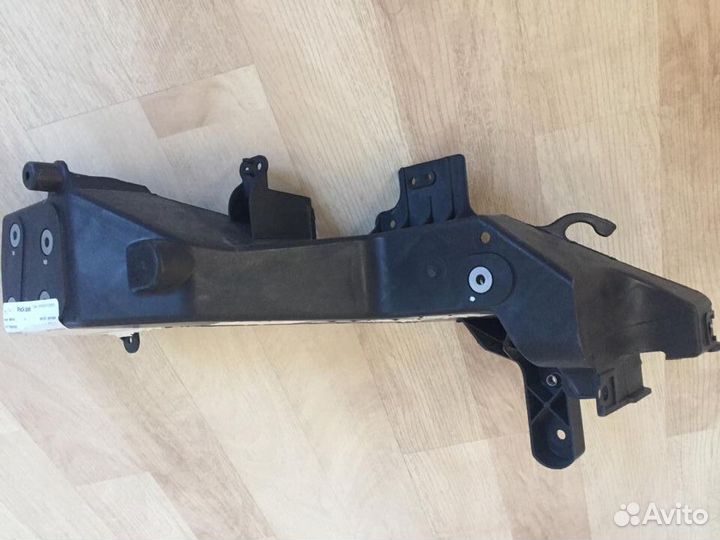 Кронштейн крепления фары правой WK Jeep Grand Cher