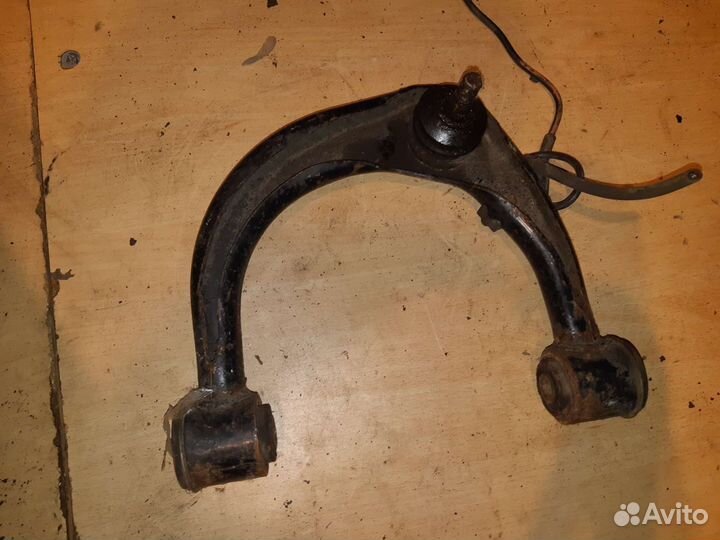 Рычаг передний верх правый Toyota Land Cruiser 100