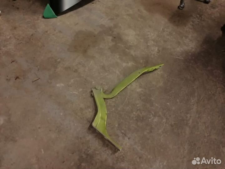 Петля капота peugeot 408