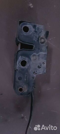 Замок капота на Volkswagen Passat B6