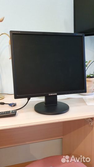 Монитор Samsung SyncMaster 943n