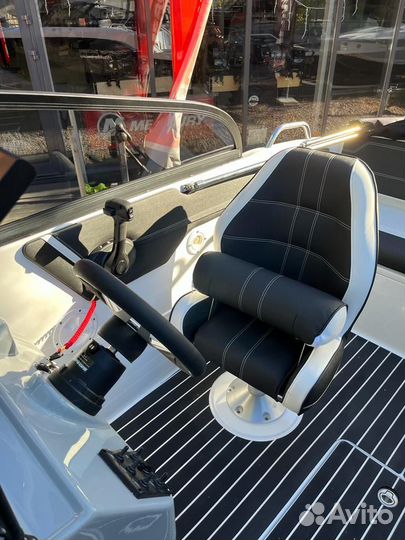 Катер Phoenix 510BR