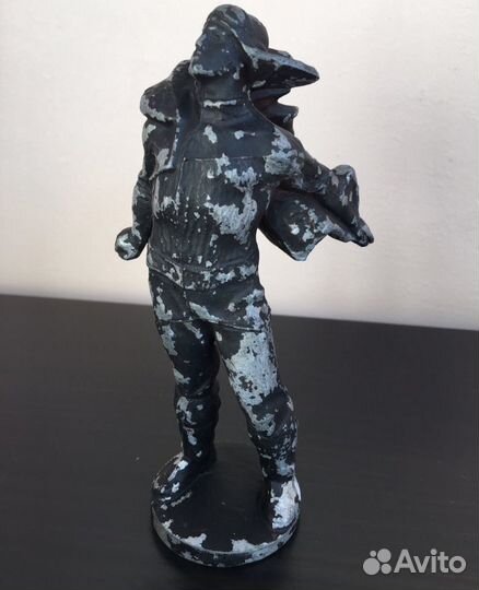 Антикварная статуэтка