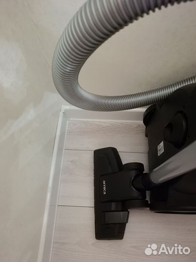 Пылесос новый Arnica с контейнером