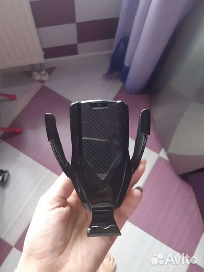 Держатель для телефона с беспроводной зарядкой