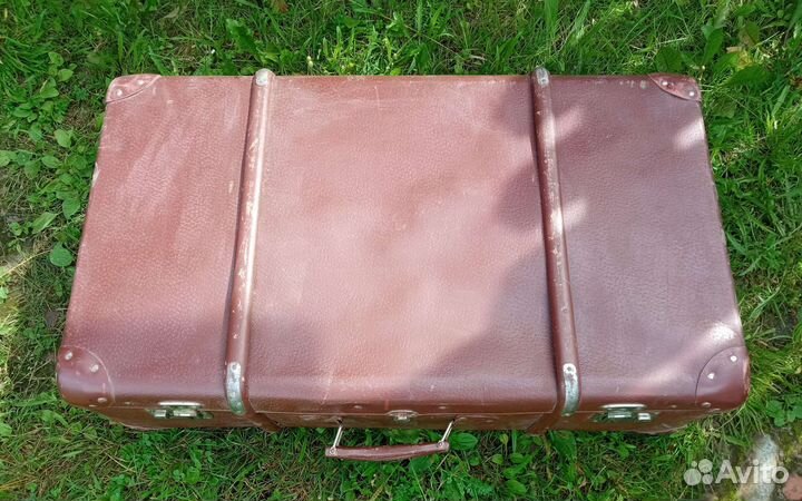 Большой, старинный чемодан. Ретро. Винтаж