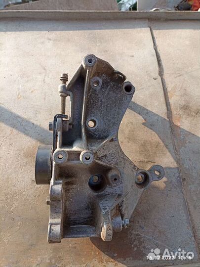 Кронштейн генератора Renault Clio Simbol