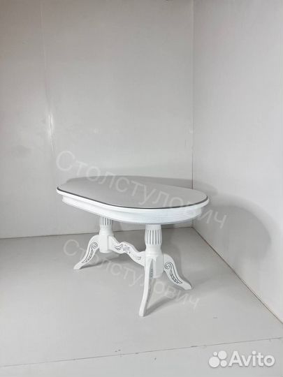 Столы и стулья