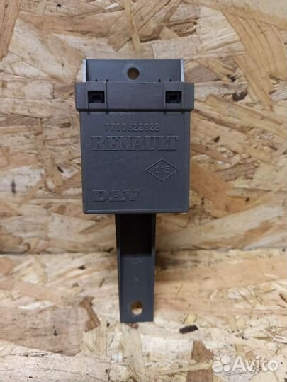 Реле стеклоподъемников Renault Laguna 1