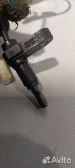 Датчик abs задний левый Toyota Rav 4 Ca 40 2AR-FE