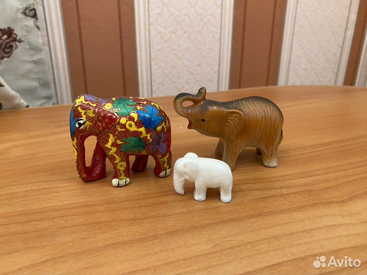 Фигурки слонов