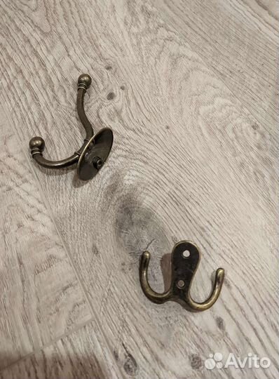 Крючок мебельный
