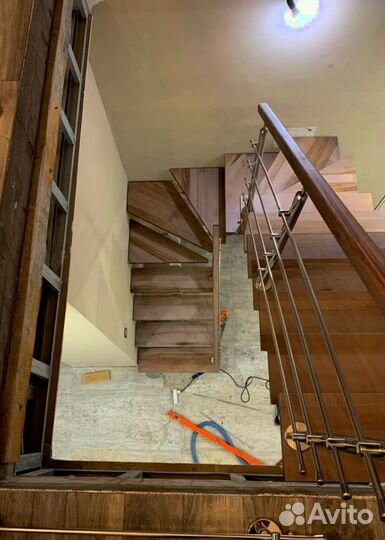 Поворотная лестница