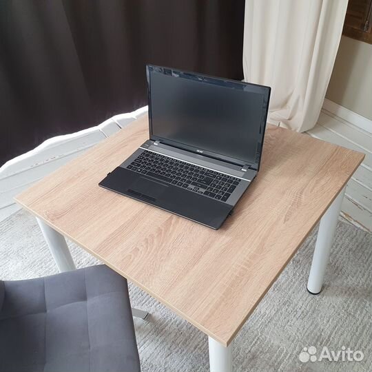 Письменный стол Дуб 80*80 см. Белые ножки