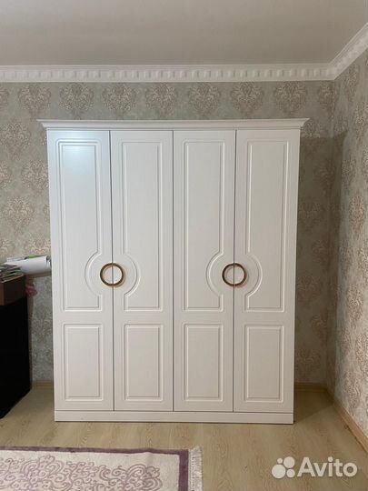 Шкафы новые распашные