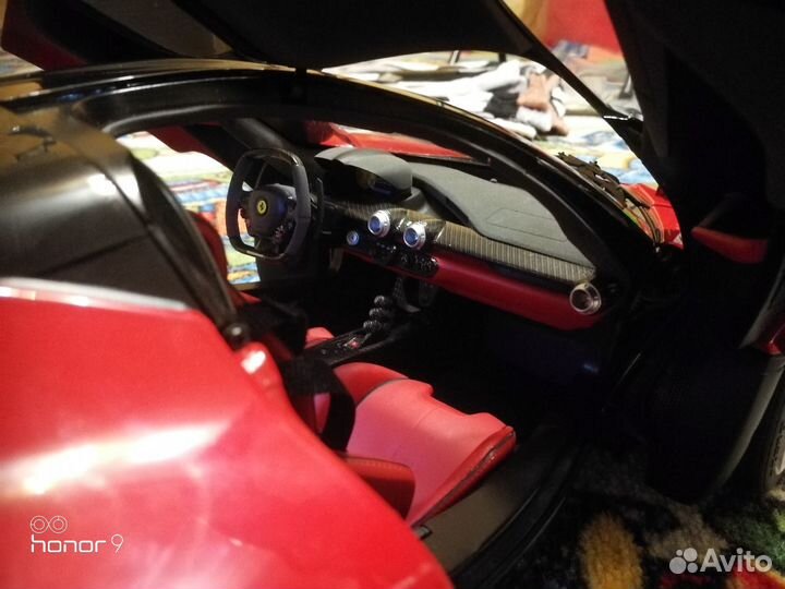 Модель la Ferrari 1:8