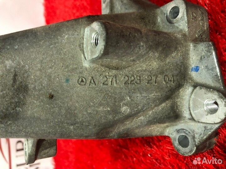 Кронштейн двигателя Mercedes-Benz C-Class W204