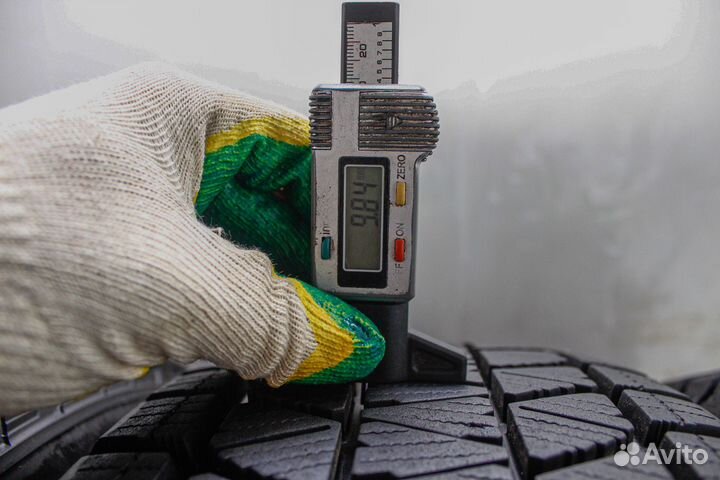 Bridgestone Blizzak DM-V3 215/65 R17 103T